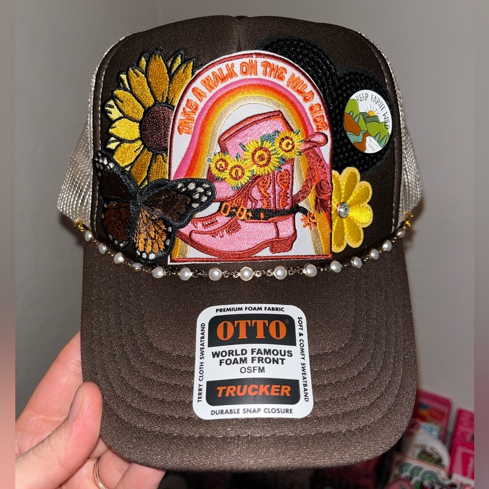 Cowgirl-Take a walk on the wild side Trucker Hat